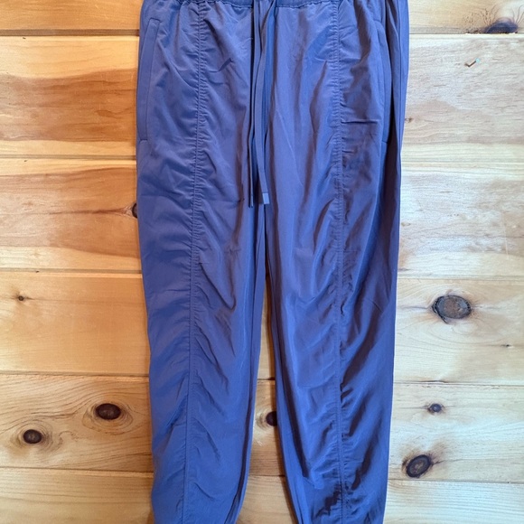 Athleta Purple Relaxed Fit joggers. Size 6 NWOT - Picture 3 of 9